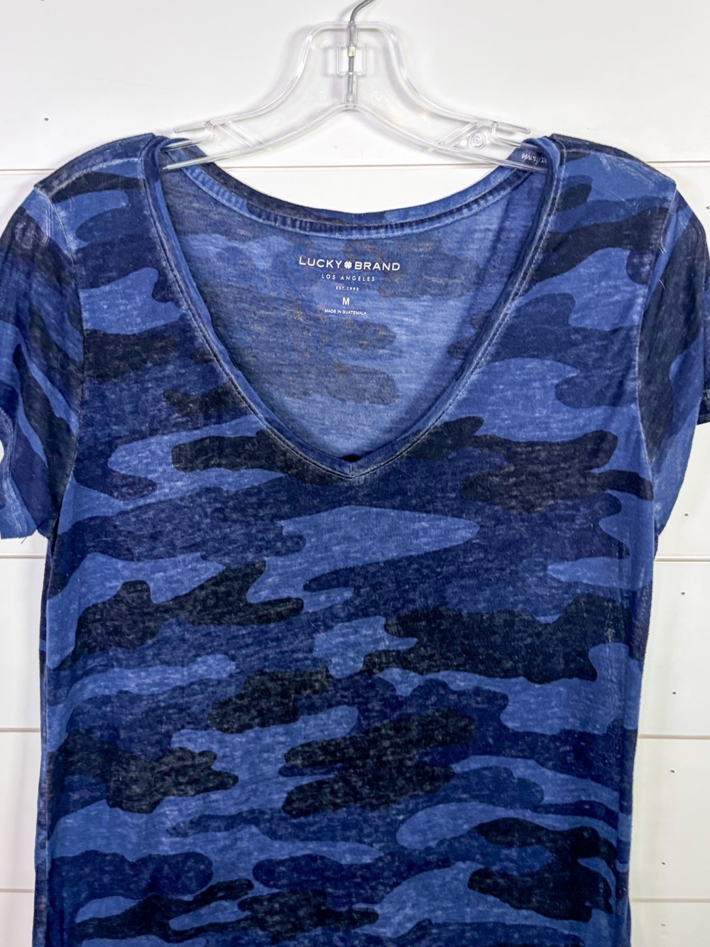 Lucky Brand Women's Dark Blue Camo Burnout V-Neck Tee, EUC, Size Medium - Picture 6 of 11